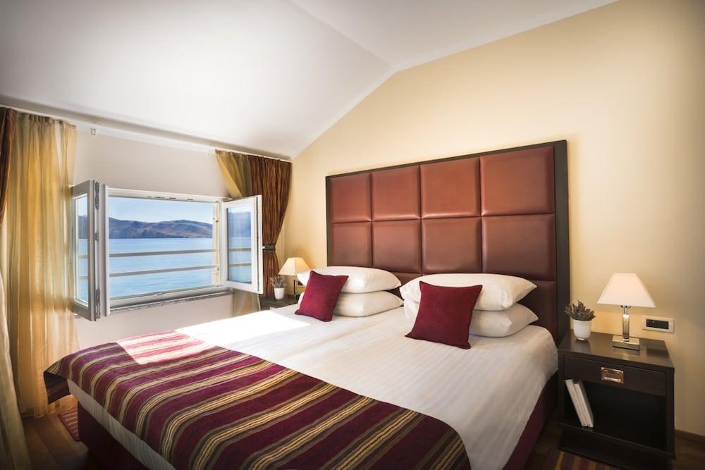 Valamar Atrium Residence Baska  Exterior photo